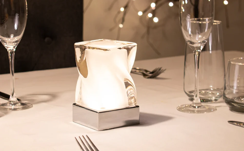 洗練された空間を創るコードレステーブルランプの特徴