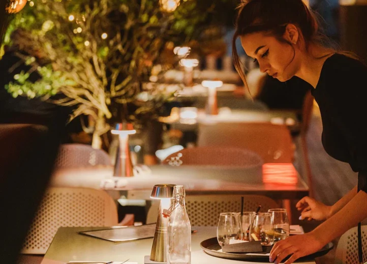 洗練された空間を創るコードレステーブルランプの特徴