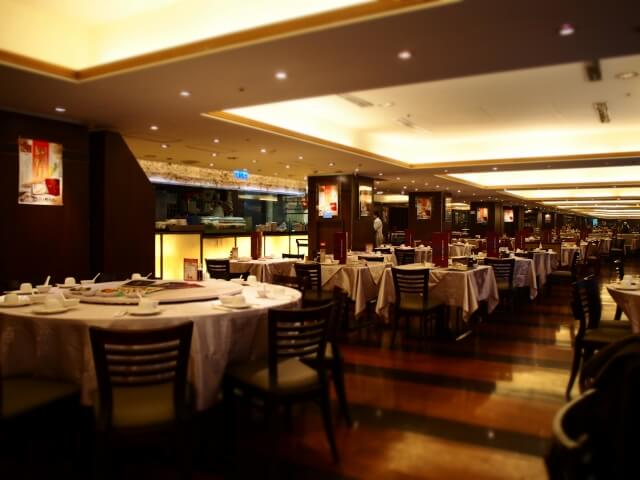 リモコンで業務を効率化スマートな卓上照明の運用方法