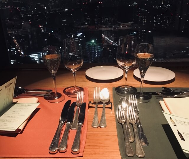 空間の印象を操る照明レイアウトの基本